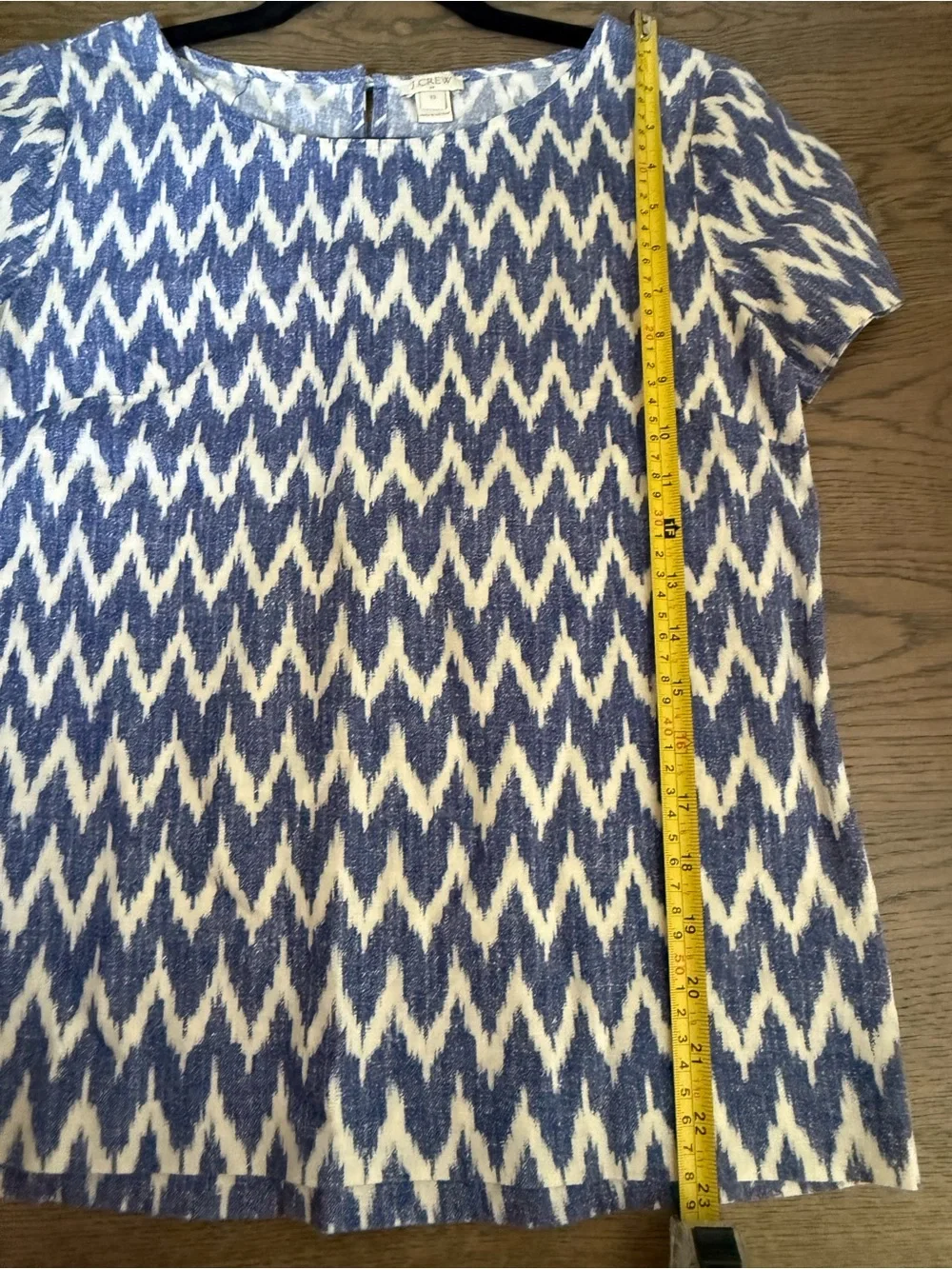 J. Crew Blue & White Ikat Short Sleeve Top size XS fits like a S. EUC.